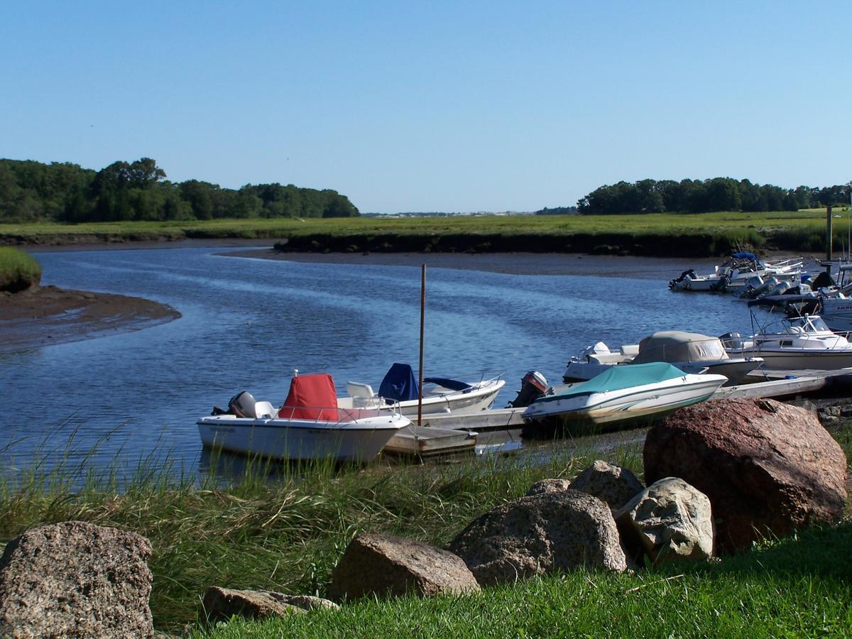 Shea'S Riverside Inn & Motel Essex Екстер'єр фото