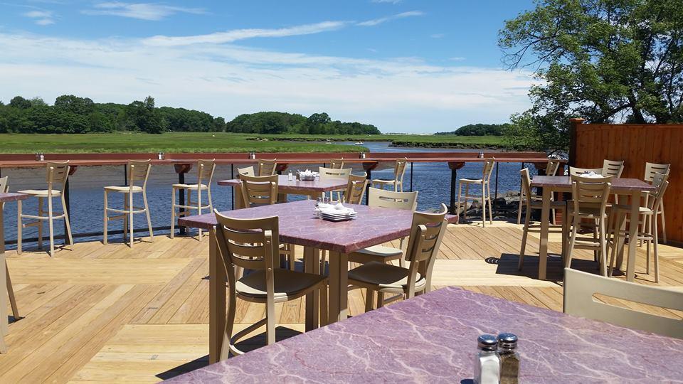 Shea'S Riverside Inn & Motel Essex Екстер'єр фото