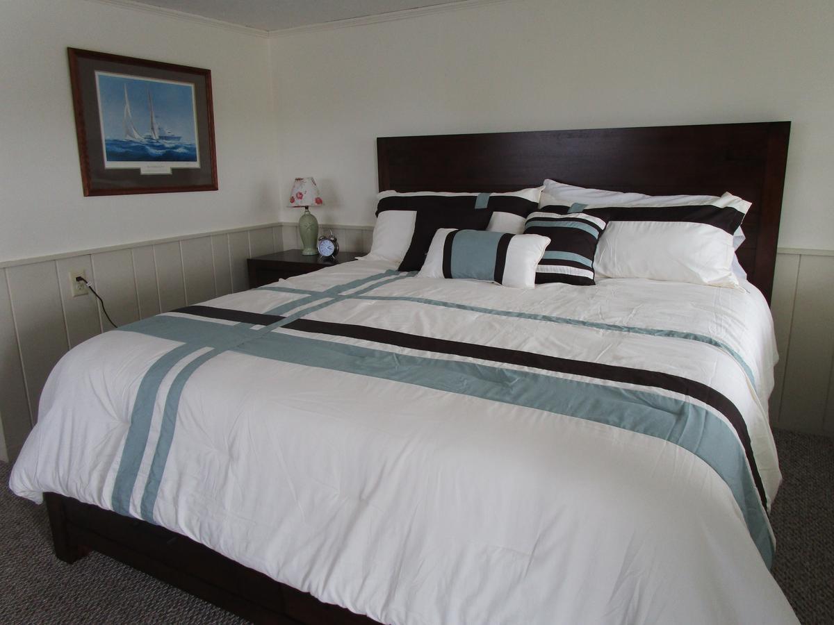 Shea'S Riverside Inn & Motel Essex Екстер'єр фото