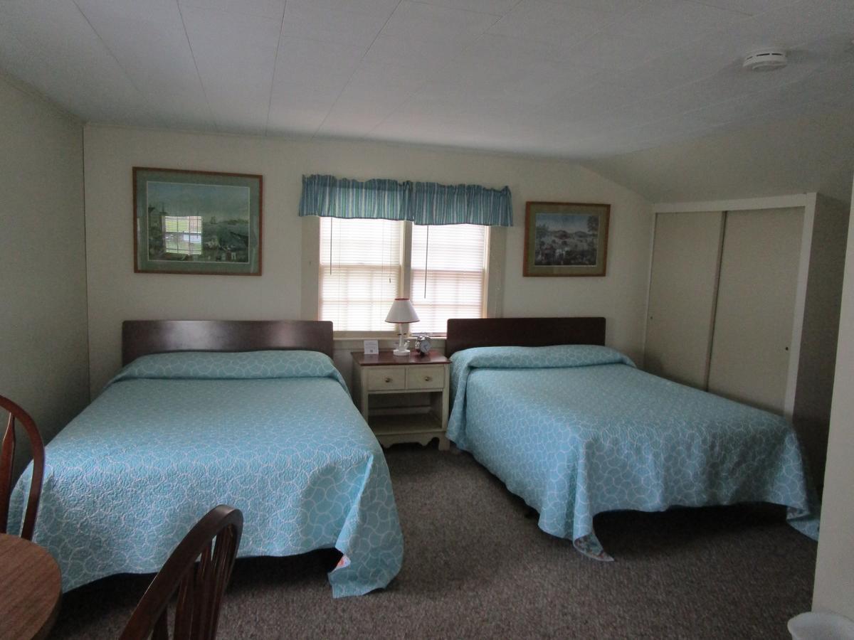 Shea'S Riverside Inn & Motel Essex Екстер'єр фото