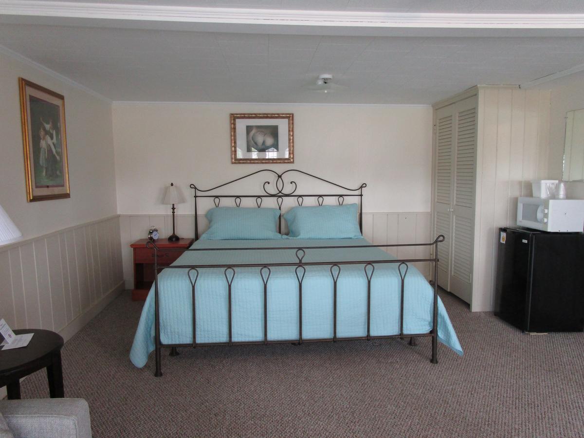 Shea'S Riverside Inn & Motel Essex Екстер'єр фото