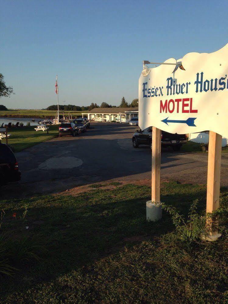 Shea'S Riverside Inn & Motel Essex Екстер'єр фото