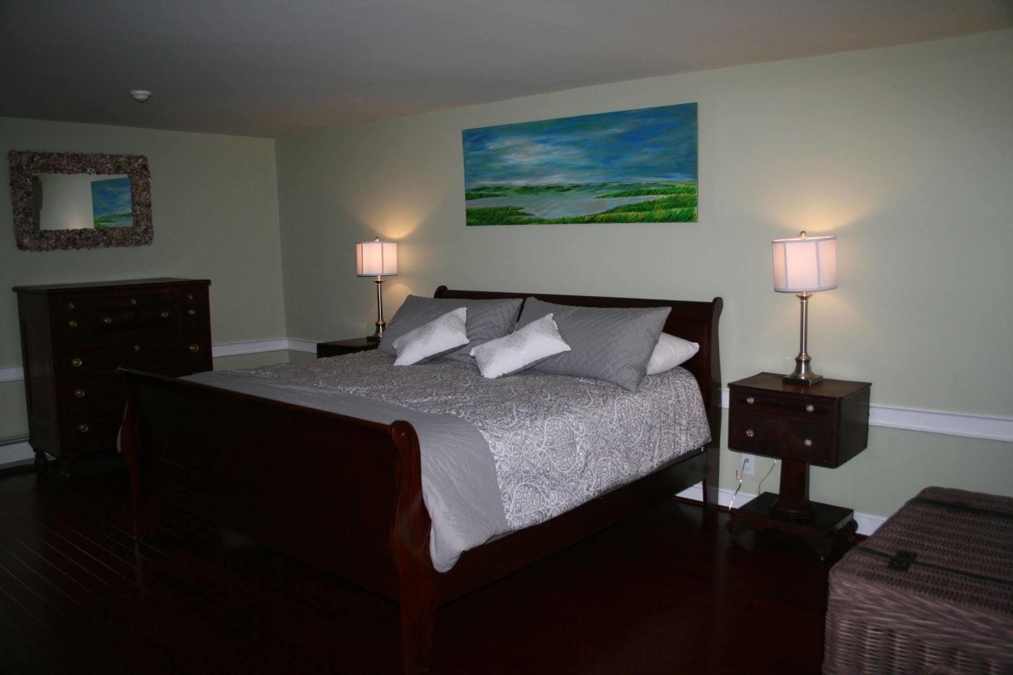 Shea'S Riverside Inn & Motel Essex Екстер'єр фото