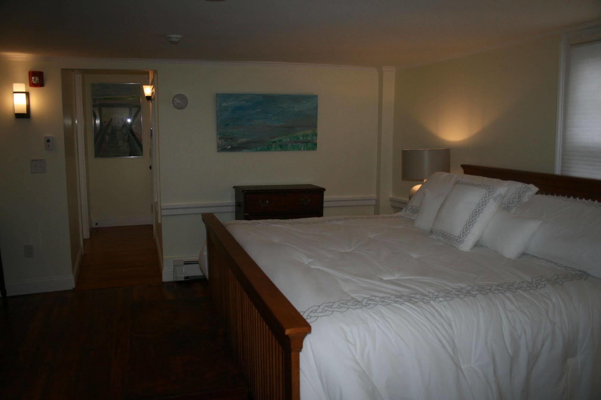 Shea'S Riverside Inn & Motel Essex Екстер'єр фото