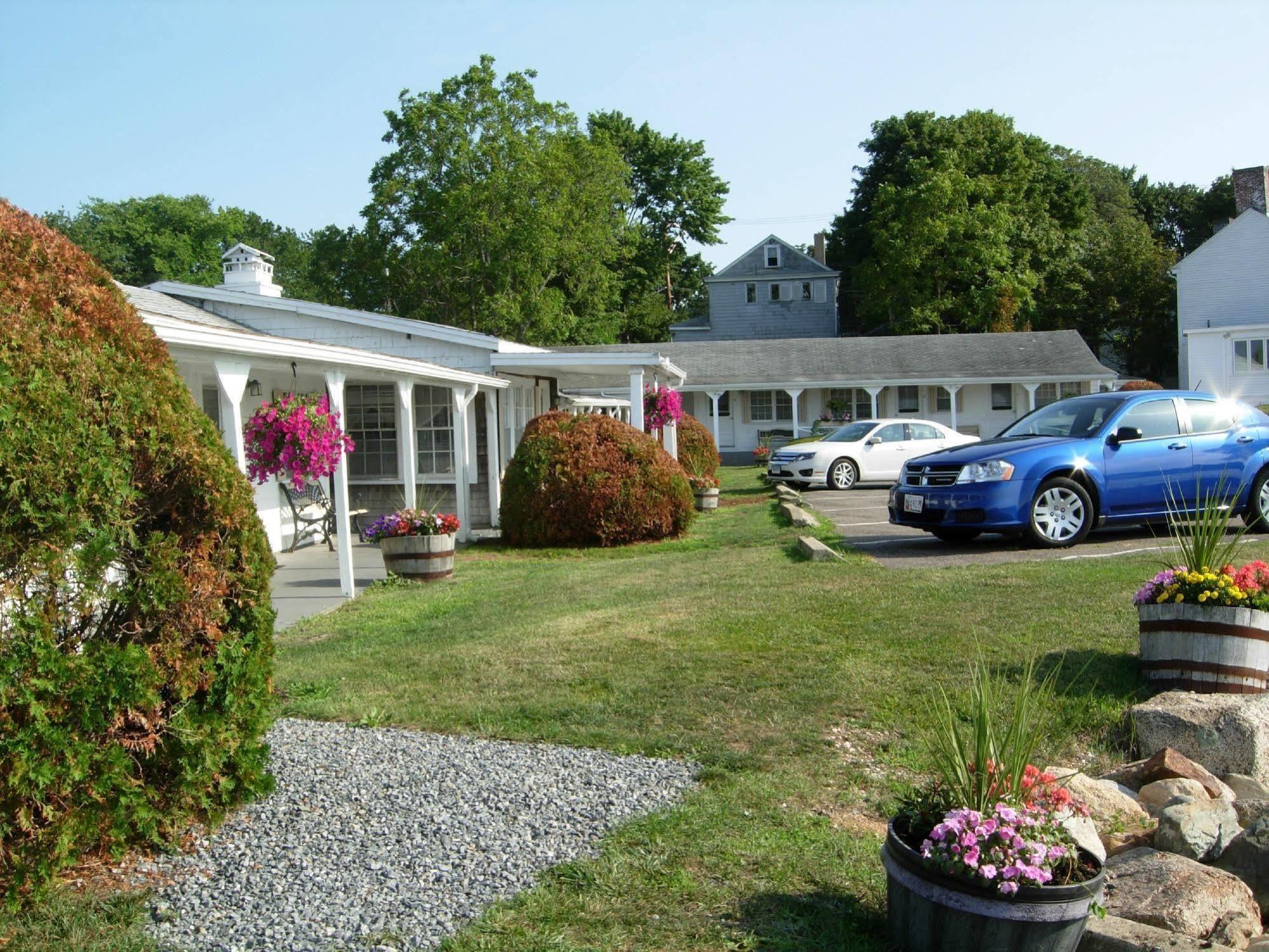 Shea'S Riverside Inn & Motel Essex Екстер'єр фото